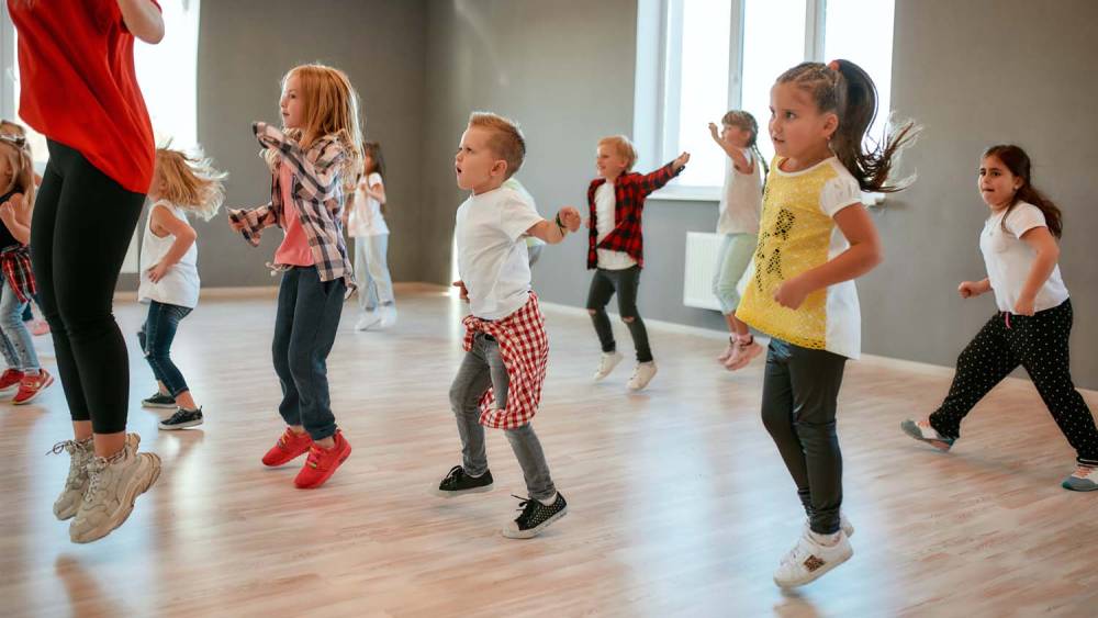 Danse enfants près de Villette-de-Vienne